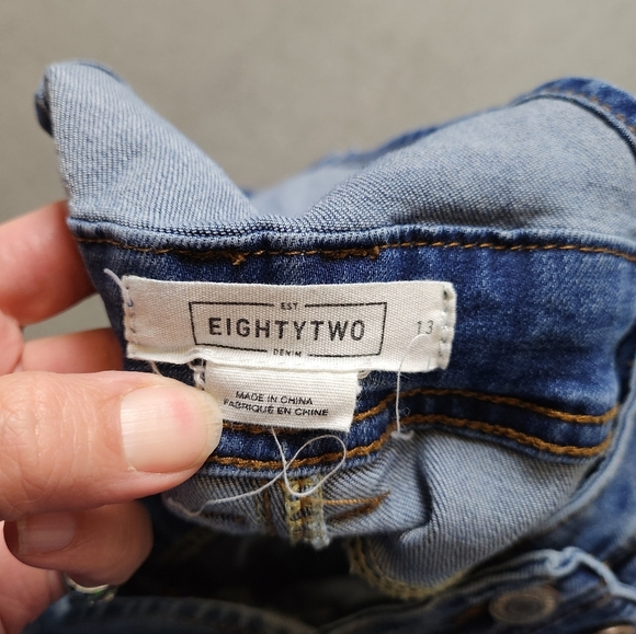 Women's Overalls Distressed Jeans Sz 13 Eighty Two Denim - Picture 9 of 15